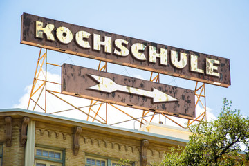 Obraz premium Schild 295 - Kochschule