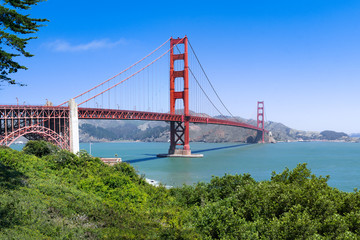 Fototapeta na wymiar San Francisco Golden Gate Bridge im Sommer