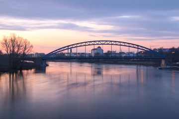 Fototapeta na wymiar Im Morgengrauen, Sternbrücke Magdeburg