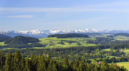 Naturlandschaft am deutschen Alpenrand bei Lindenberg