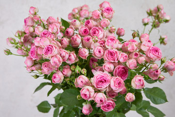 beautiful bouquet of pink roses