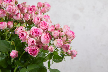 beautiful bouquet of pink roses