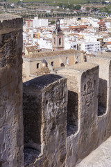 Vista parcial de la ciudad de Sagunto y la Iglesia de Santa María desde una muralla del castillo. Valencia. España