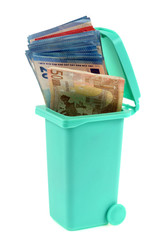L'argent à la poubelle