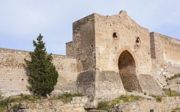 Puerta de Almenara en el castillo de Sagunto. Valencia. España 