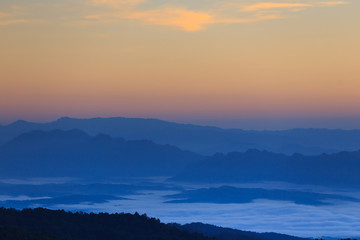 Fototapeta na wymiar Morning mist in the mountain