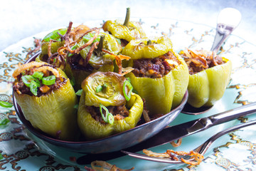 gefüllte Paprika mit Röstzwiebeln