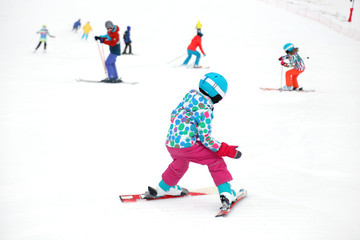 Fototapeta na wymiar little girl skiing in the winter resort