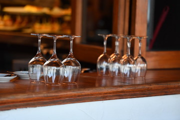 Fototapeta na wymiar Wine glasses on a restaurant table 