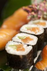 Combinado de nigiri de salmon y philadelphia maki