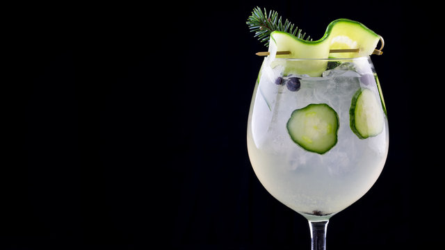 fancy gin and tonic selection drink alcohol cocktail craft fresh fruit spices mint glass bar 