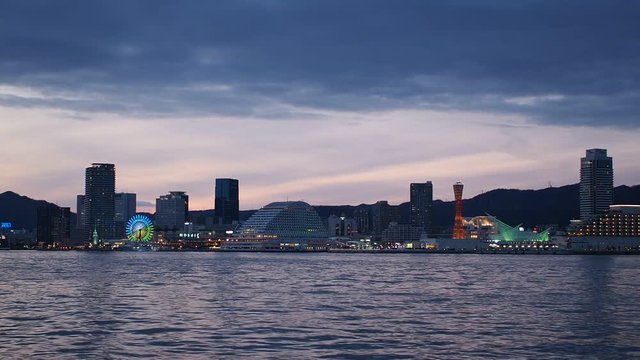 神戸港 ポートアイランドから見る中突堤の夕景