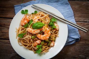 thai noodles on pan