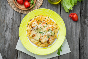 Pasta bake with broccoli and chicken