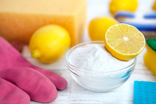 Cleaning accessories with baking soda and lemon