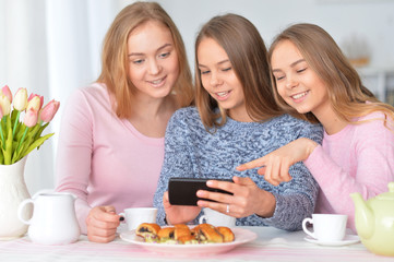 Obraz na płótnie Canvas Group of teenage girls with smartphone