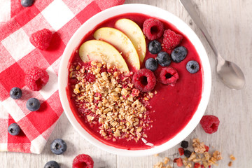 smoothie bowl and muesli