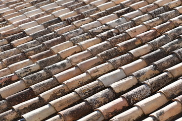 A wheathered roof in Spain