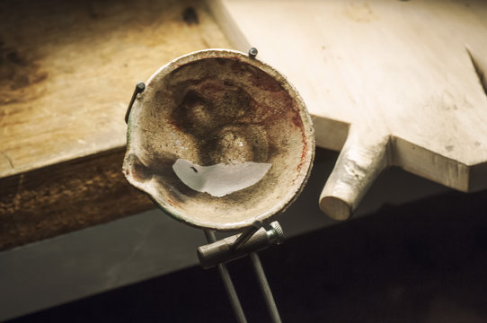 The crucible is a high-refractory capacity