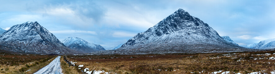 Obraz premium landscape view of scotland and the entrance to glen etive near buchaille etive mor in winter in panoramic landscape format