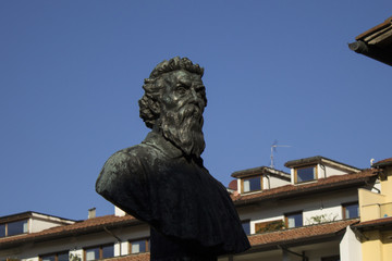 bust of Benvenuto Cellini on the Ponte Vecchio