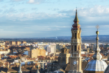 Obraz premium Panoramic view of Zaragoza from the Cathedral-Basilica of Our Lady of the Pillar, Spain.