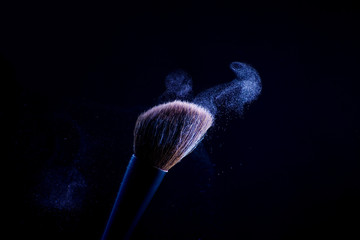 Professional cosmetic brush for powder