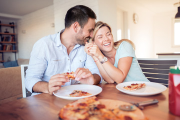 Obraz na płótnie Canvas Couple with pizza in kitchen.