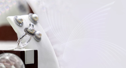 Pierścionek sebrny na panoramicznym zdjęciu, srebrna biżuteria.