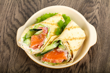 Salmon bread roll