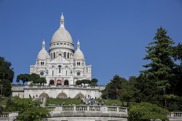 Fototapeta premium Zamknięcie Bazyliki Sacre Coeur na Montmartre w Paryżu we Francji