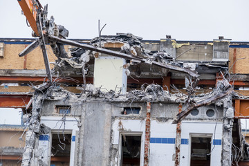 Fototapeta na wymiar demolition of an office building