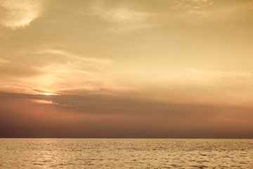 Naklejka na ściany i meble Beautiful sunset on the ocean sea