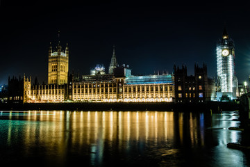 Fototapeta na wymiar Palaces of Westminster lit up at night