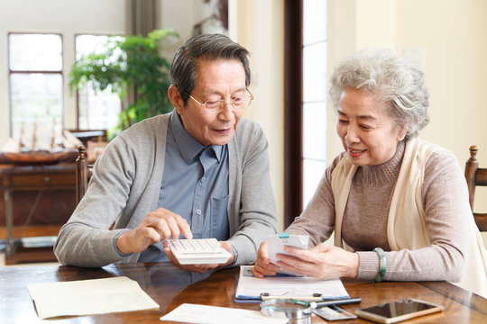 Elderly couples are managing finances