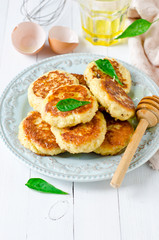 Cottage cheese pancakes with honey