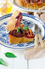 Pie with caramelized plums (without gluten)