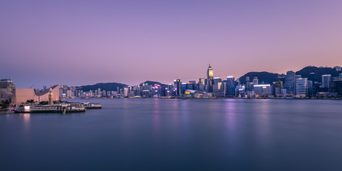 Plakat Victoria Harbor of Hong Kong at twilight