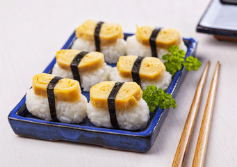 Tamago nigiri