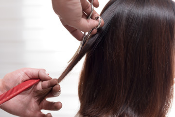 ミディアムヘアのカット