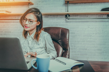 Images of Asian women are working happily.Focus on the face.