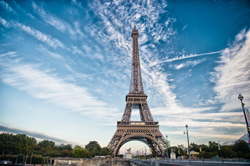 Eiffel Tower in Paris on beautiful autumn evening - obrazy, fototapety, plakaty