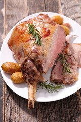baked lamb leg
