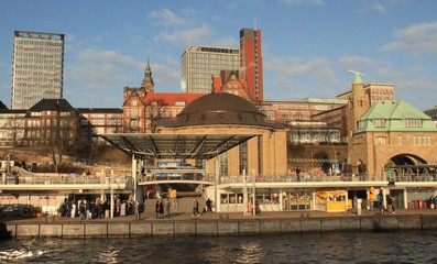 Naklejka premium St.-Pauli-Landungsbrücken in Hamburg