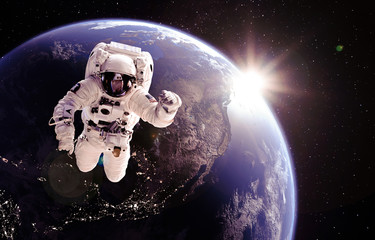 Astronaut im Weltall © fotomek