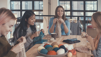 At knitting lesson - 188359262