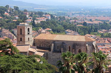 Fototapeta na wymiar Saint-Paul Church -old town Hyères - Provence - France