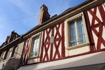 Obraz premium Bourgogne - Côte d'Or - Sémur-en-auxois - Maison typique à pans de bois