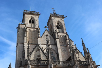 Fototapeta na wymiar Bourgogne - Côte d'Or - Sémur-en-auxois - Les tours de la Collégiale Notre-Dame - 