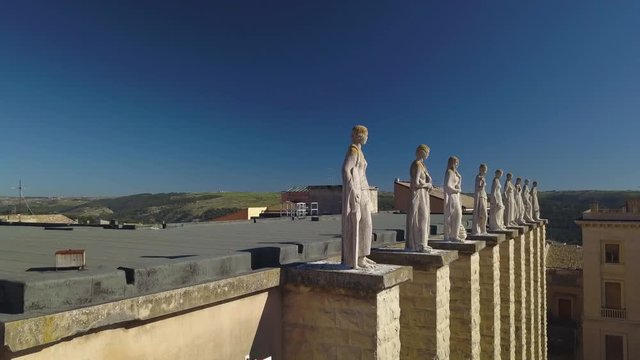 descending reveal of fascist Ragusa post office